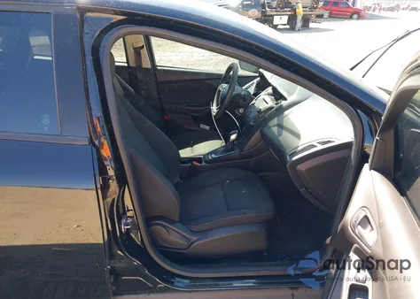 2017 Ford Focus Se z USA, uszkodzony, nr VIN 1FADP3F27HL256532